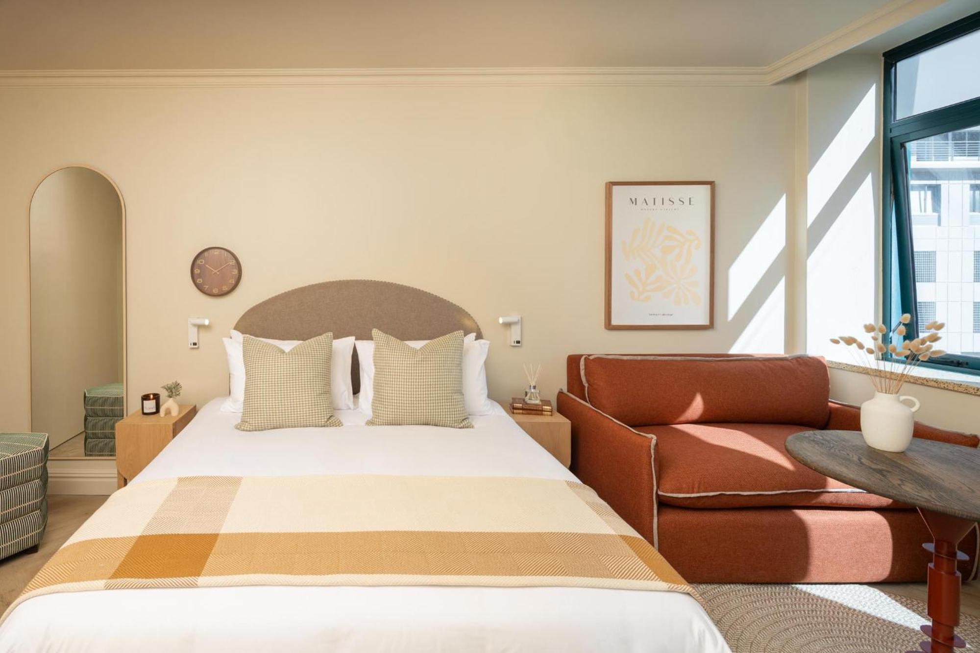 Charles Hope Aparthotel *