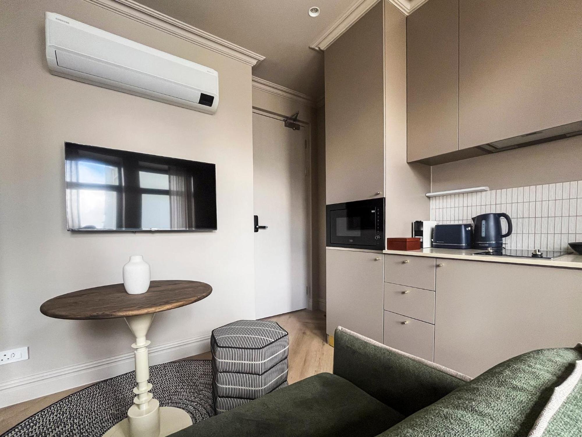 Charles Hope Aparthotel *