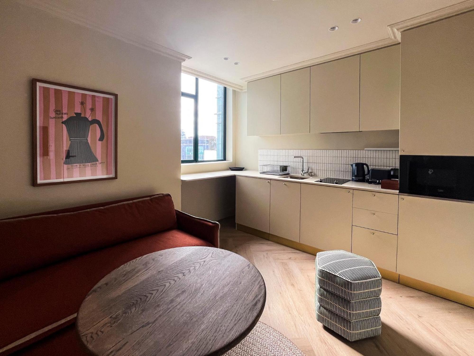 Charles Hope Aparthotel *
