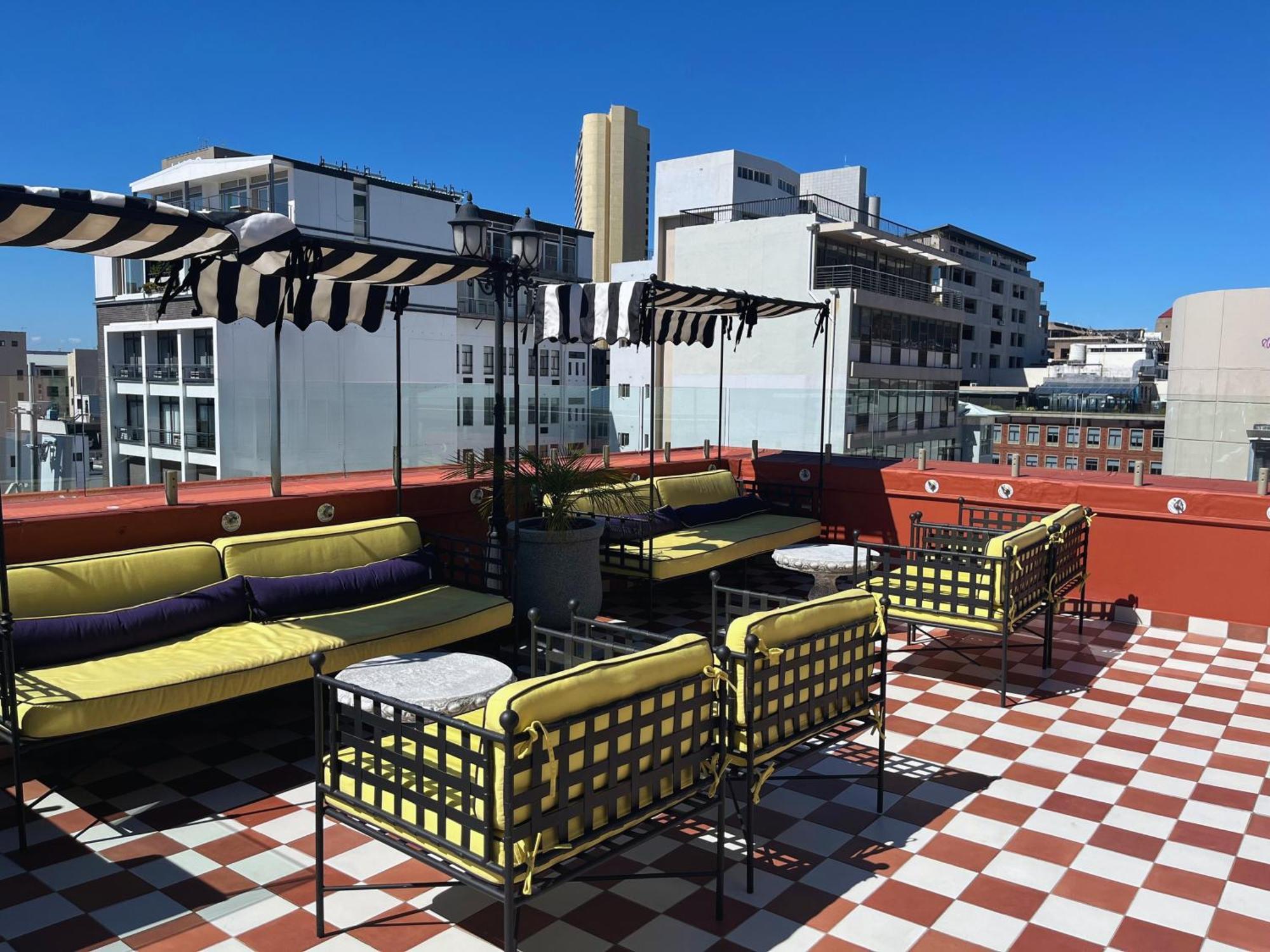 Charles Hope Aparthotel *